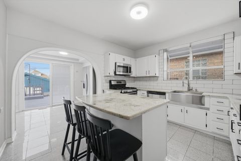 Tiny photo for 7825 W Cressett Drive, Elmwood Park, IL 60707 (MLS # 12599937)