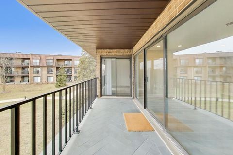 Tiny photo for 1 The Court of Harborside Court #202, Northbrook, IL 60062 (MLS # 12577860)