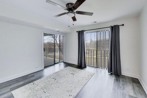 Tiny photo for 1 The Court of Harborside Court #202, Northbrook, IL 60062 (MLS # 12577860)