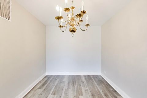 Tiny photo for 1 The Court of Harborside Court #202, Northbrook, IL 60062 (MLS # 12577860)