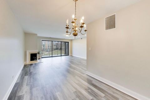 Tiny photo for 1 The Court of Harborside Court #202, Northbrook, IL 60062 (MLS # 12577860)