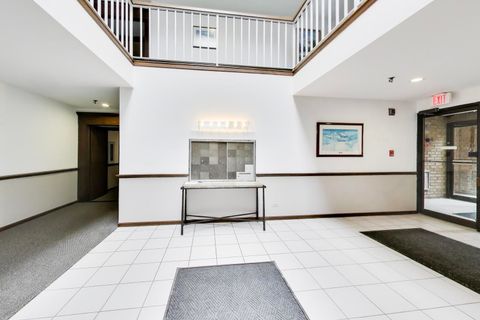 Tiny photo for 1 The Court of Harborside Court #202, Northbrook, IL 60062 (MLS # 12577860)