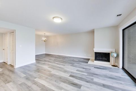 Tiny photo for 1 The Court of Harborside Court #202, Northbrook, IL 60062 (MLS # 12577860)