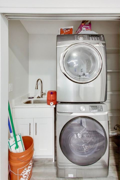 Tiny photo for 1 The Court of Harborside Court #202, Northbrook, IL 60062 (MLS # 12577860)