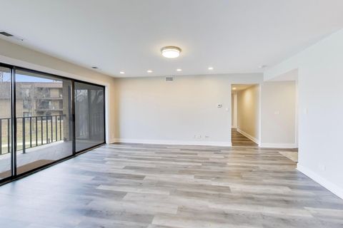 Tiny photo for 1 The Court of Harborside Court #202, Northbrook, IL 60062 (MLS # 12577860)