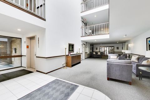 Tiny photo for 1 The Court of Harborside Court #202, Northbrook, IL 60062 (MLS # 12577860)