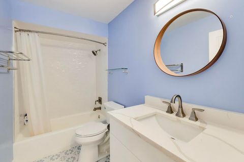 Tiny photo for 1 The Court of Harborside Court #202, Northbrook, IL 60062 (MLS # 12577860)