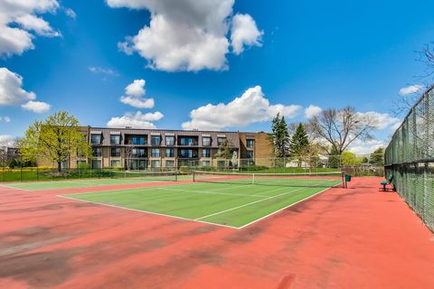 Tiny photo for 1 The Court of Harborside Court #202, Northbrook, IL 60062 (MLS # 12577860)