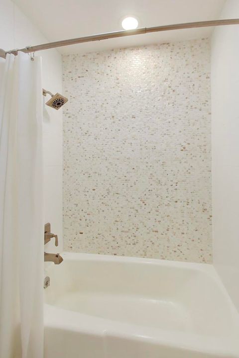 Tiny photo for 1 The Court of Harborside Court #202, Northbrook, IL 60062 (MLS # 12577860)