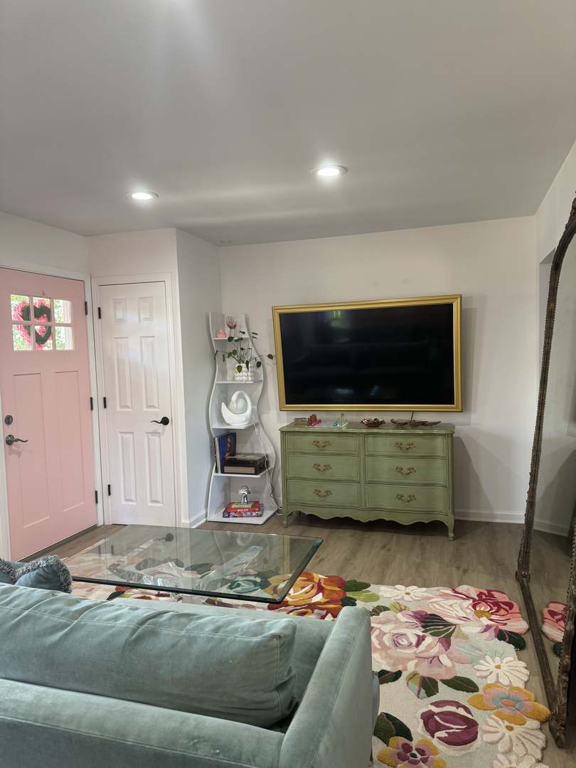 644 W Hinsdale Avenue