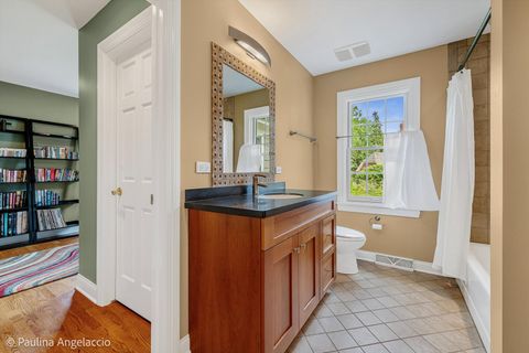 Tiny photo for 714 Thomas Court, Libertyville, IL 60048 (MLS # 12653822)
