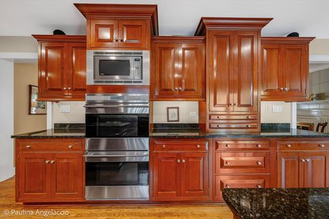 Tiny photo for 714 Thomas Court, Libertyville, IL 60048 (MLS # 12653822)