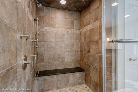 Tiny photo for 714 Thomas Court, Libertyville, IL 60048 (MLS # 12653822)