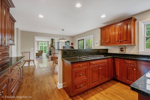 Tiny photo for 714 Thomas Court, Libertyville, IL 60048 (MLS # 12653822)