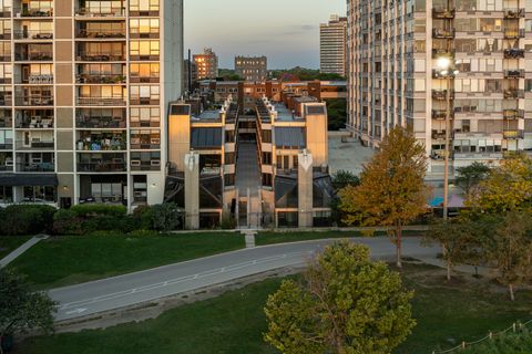 Tiny photo for 5747 N Sheridan Road #GH, Chicago, IL 60660 (MLS # 12501843)