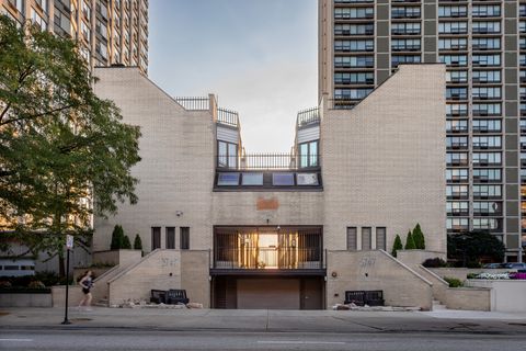 Tiny photo for 5747 N Sheridan Road #GH, Chicago, IL 60660 (MLS # 12501843)