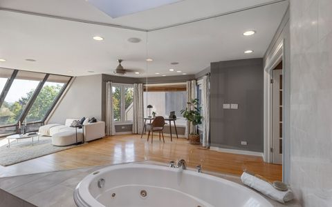 Tiny photo for 5747 N Sheridan Road #GH, Chicago, IL 60660 (MLS # 12501843)