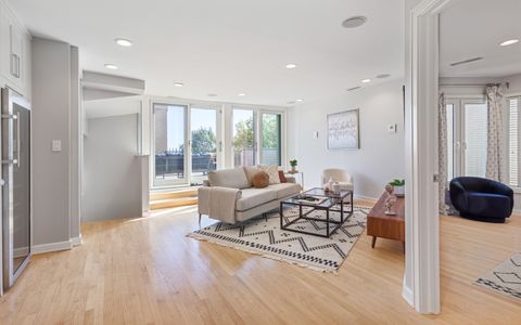 Tiny photo for 5747 N Sheridan Road #GH, Chicago, IL 60660 (MLS # 12501843)