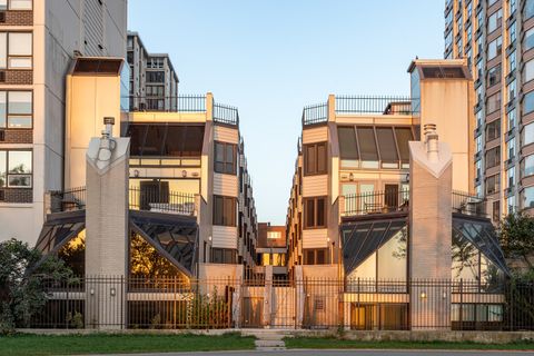 Photo of 5747 N Sheridan Road #GH, Chicago, IL 60660 (MLS # 12501843)