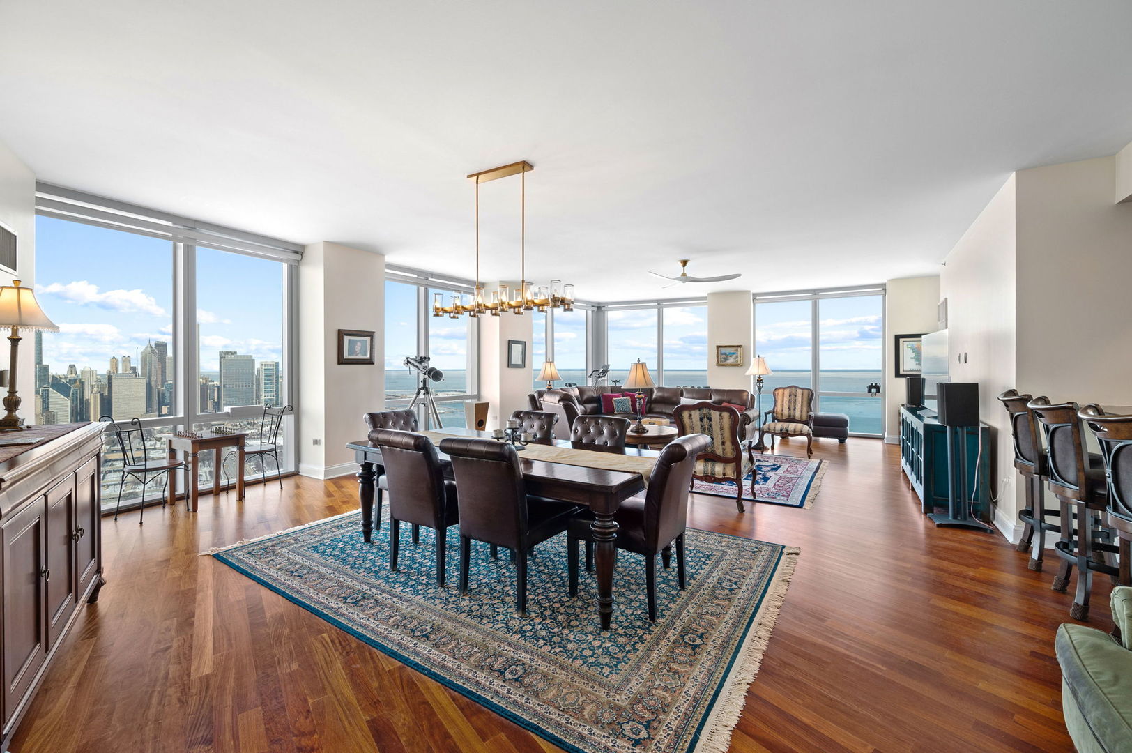 1211 S Prairie Avenue 6201