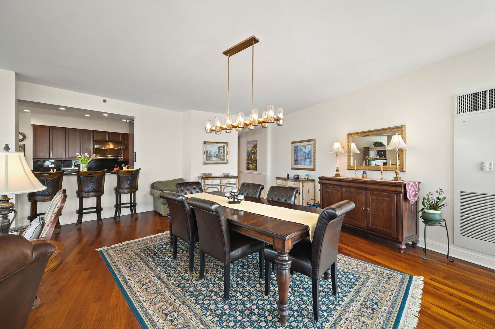 1211 S Prairie Avenue 6201