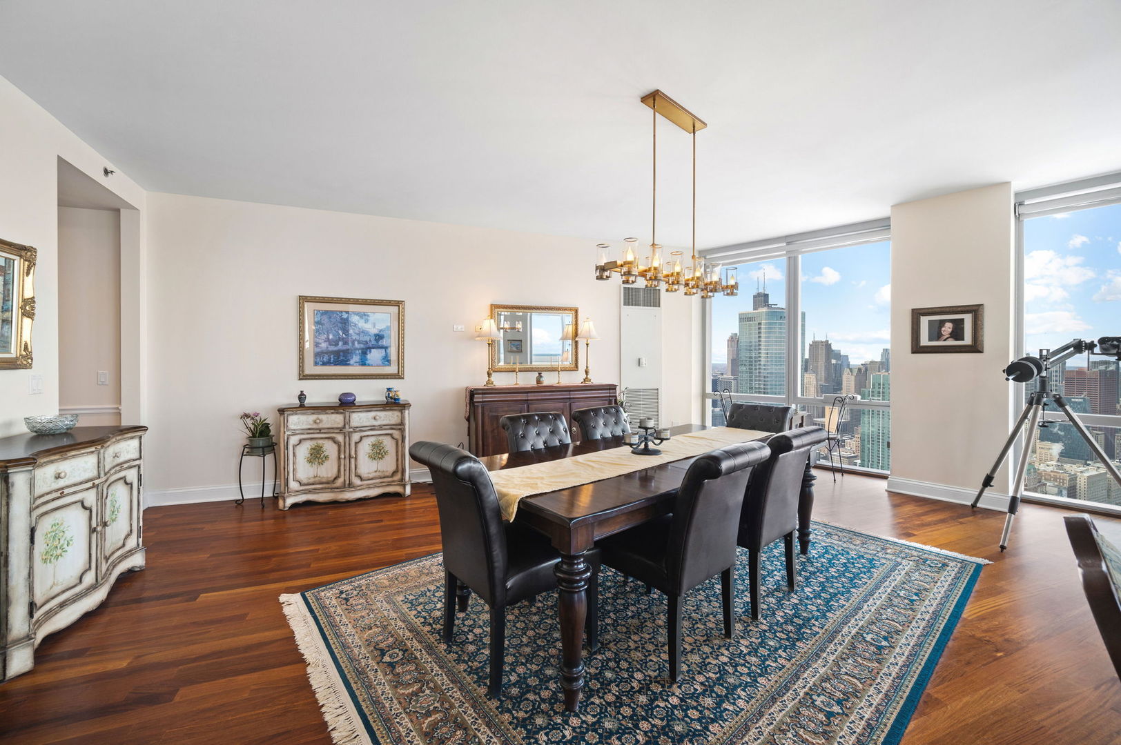 1211 S Prairie Avenue 6201