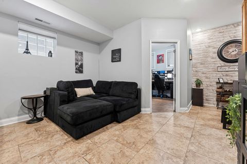 Tiny photo for 3106 S Wells Street #1, Chicago, IL 60616 (MLS # 12508622)