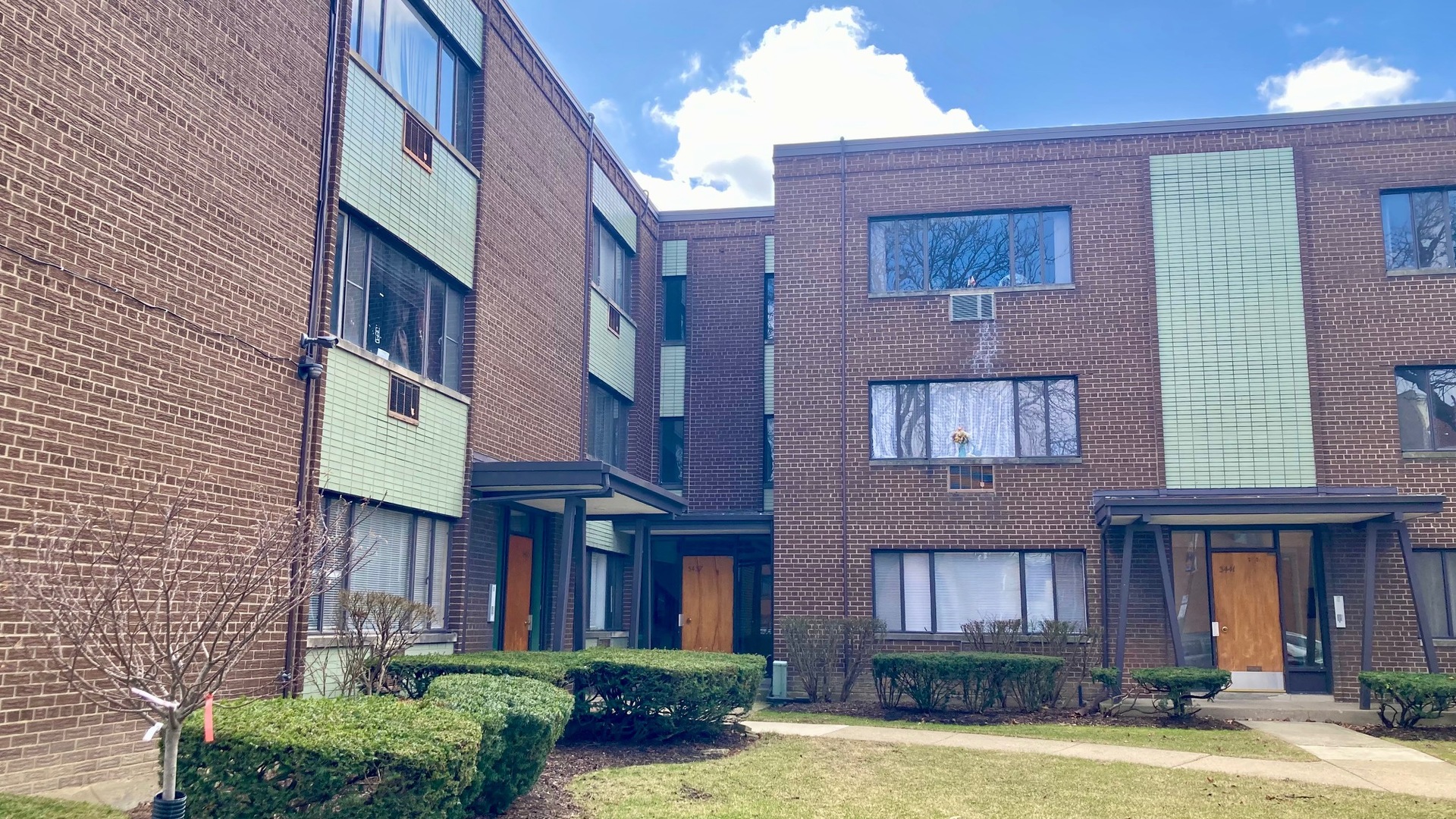 3433 W Bryn Mawr Avenue GN