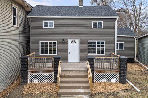 Photo of 1906 E 13th Street, Davenport, IA 52803 (MLS # 12589439)