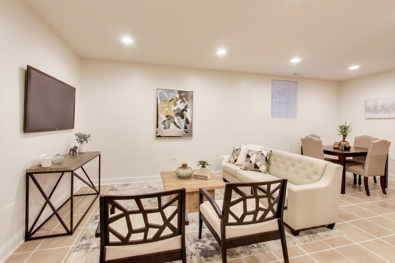 6170 N Winchester Avenue G