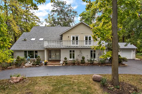 Photo of 1935 Green Trails Drive, Lisle, IL 60532 (MLS # 12509614)