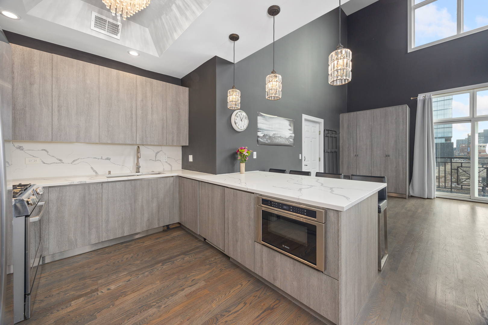 822 W Hubbard Street 5