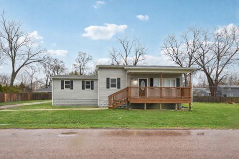 Photo of 402 Lily Lane, Lakemoor, IL 60051 (MLS # 12611534)