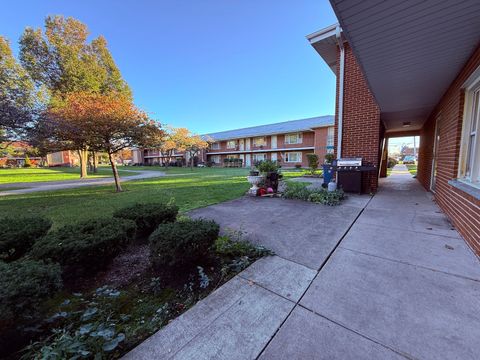 Tiny photo for 1119 E ALGONQUIN Road #2, Arlington Heights, IL 60005 (MLS # 12507096)