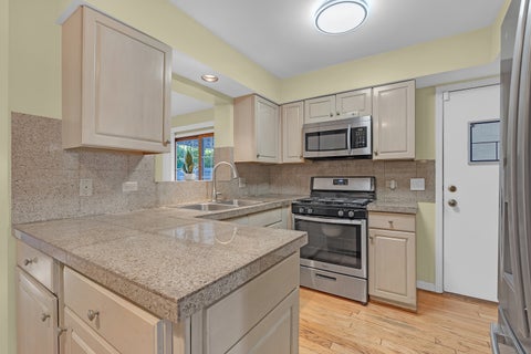 Tiny photo for 206 Albert Drive, Vernon Hills, IL 60061 (MLS # 12757058)
