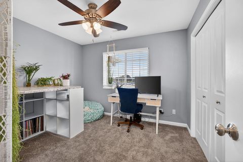 Tiny photo for 400 E Franklin Street #204, Eldridge, IA 52748 (MLS # 12616587)