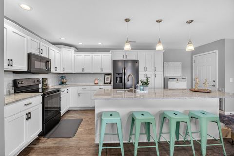 Tiny photo for 400 E Franklin Street #204, Eldridge, IA 52748 (MLS # 12616587)