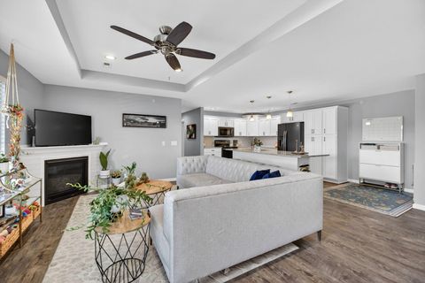 Tiny photo for 400 E Franklin Street #204, Eldridge, IA 52748 (MLS # 12616587)