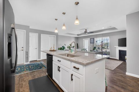 Tiny photo for 400 E Franklin Street #204, Eldridge, IA 52748 (MLS # 12616587)