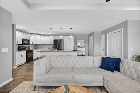 Tiny photo for 400 E Franklin Street #204, Eldridge, IA 52748 (MLS # 12616587)