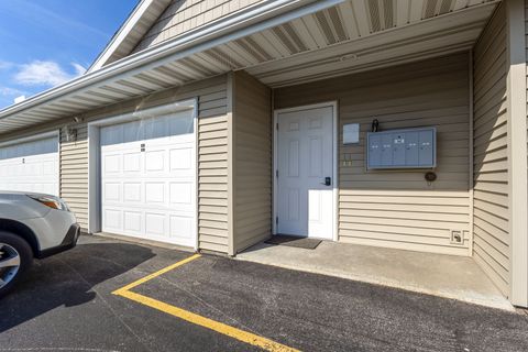 Tiny photo for 400 E Franklin Street #204, Eldridge, IA 52748 (MLS # 12616587)