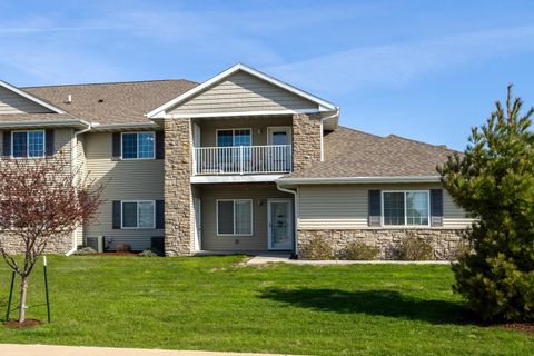 Tiny photo for 400 E Franklin Street #204, Eldridge, IA 52748 (MLS # 12616587)