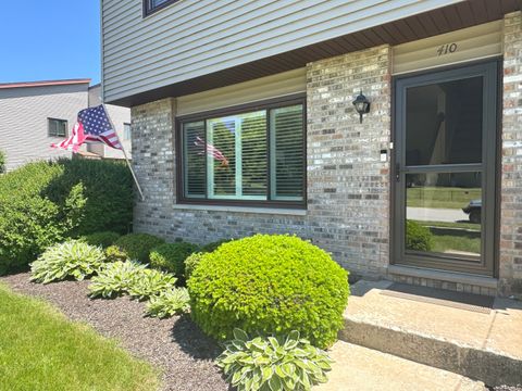Tiny photo for 410 Circlegate Road #410, New Lenox, IL 60451 (MLS # 12661382)