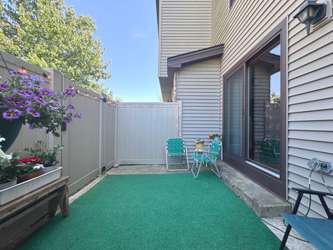 Tiny photo for 410 Circlegate Road #410, New Lenox, IL 60451 (MLS # 12661382)