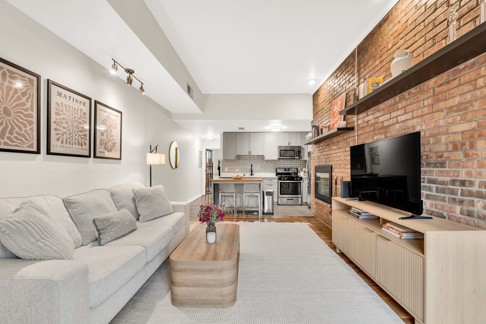 803 W Oakdale Avenue 3A