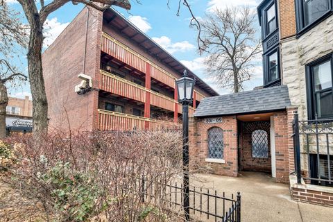 803 W Oakdale Avenue 3A Chicago IL 60657