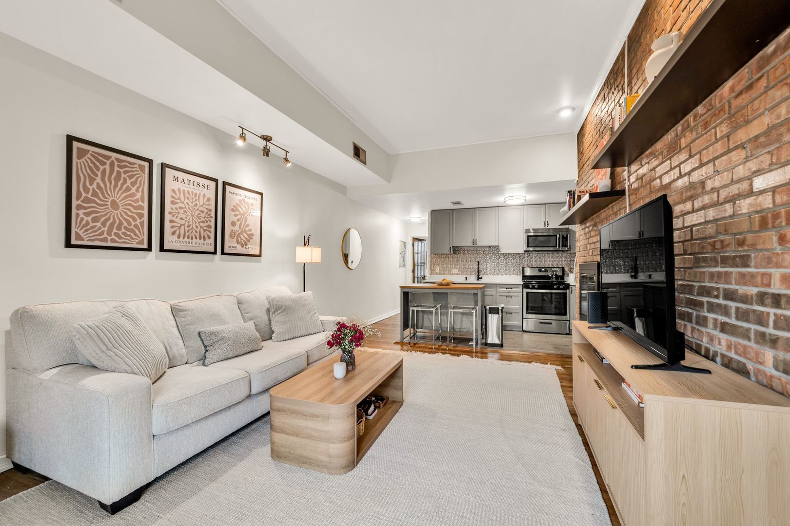 803 W Oakdale Avenue 3A