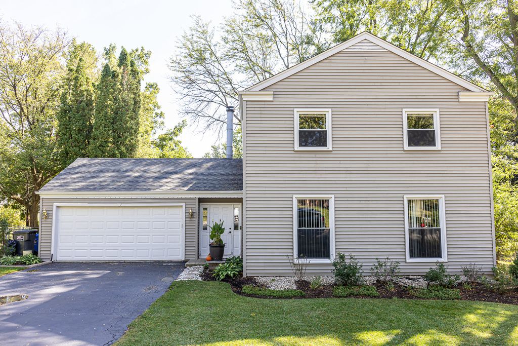 Photo for 1415 Plainview Road, Carpentersville, IL 60110 (MLS # 12484637)