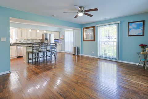 Tiny photo for 1415 Plainview Road, Carpentersville, IL 60110 (MLS # 12484637)