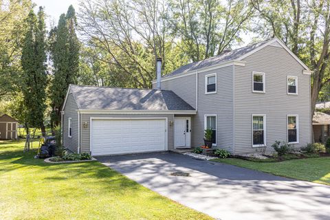 Tiny photo for 1415 Plainview Road, Carpentersville, IL 60110 (MLS # 12484637)
